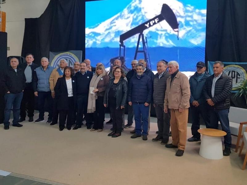 Ex trabajadores de YPF conmemoraron el Día Nacional del Petróleo