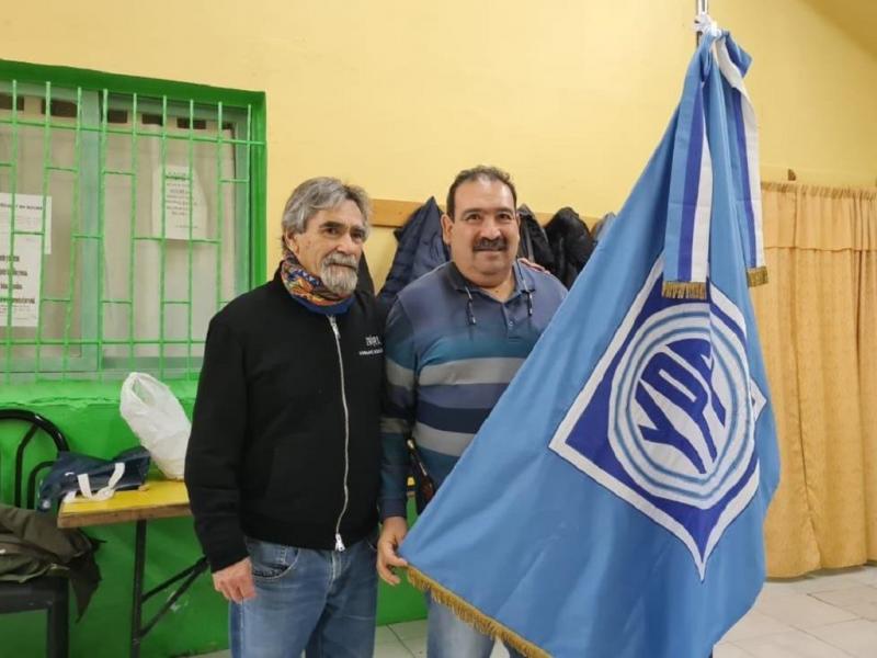 Ex ypefianos a la espera de la próxima sesión de la Legislatura provincial