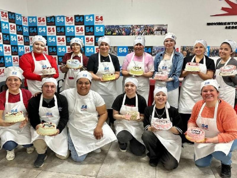 Finalizó con gran éxito el taller de repostería en la sede del Movimiento Popular Fueguino