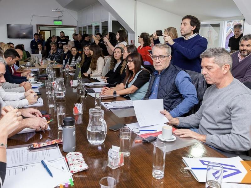 El Legislador Lffler reafirm su rechazo a la salmonicultura en aguas fueguinas