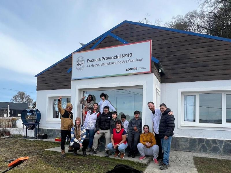 Importante donacin para la Escuela de Puerto Almanza 