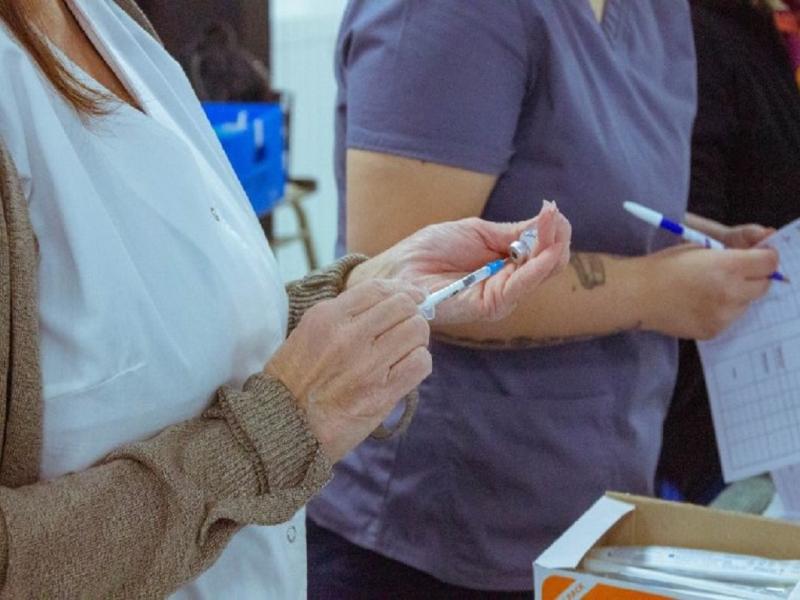 Campaa de vacunacin contra coqueluche en establecimientos educativos de Ushuaia 