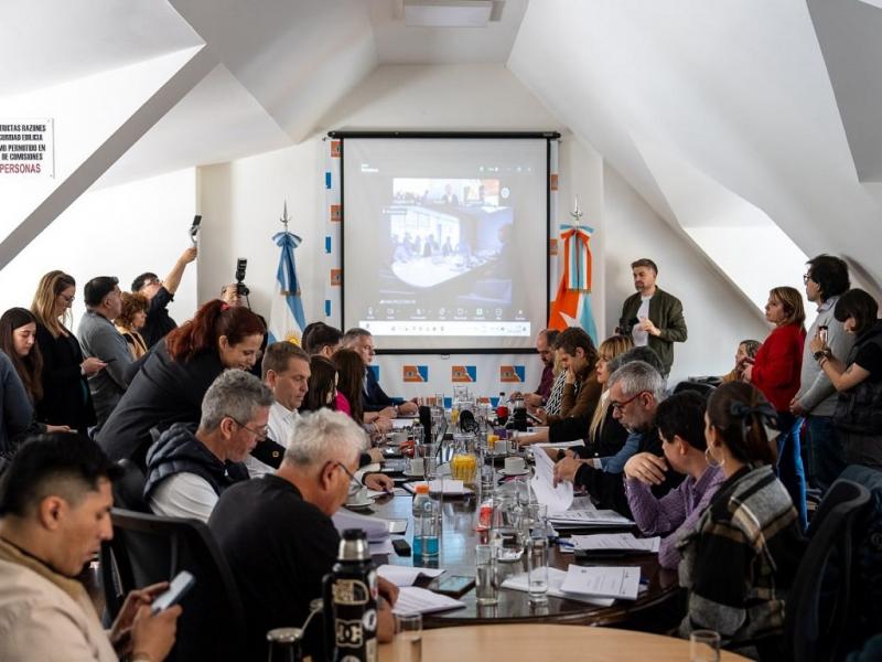 Presentaron en la Legislatura detalles del acuerdo con YPF para la transferencia de yacimientos convencionales 
