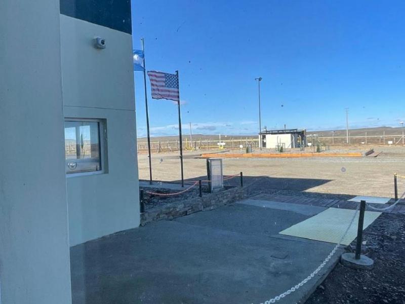 Tecnomyl iz� la bandera de los EEUU en el ingreso a su planta en R�o Grande 