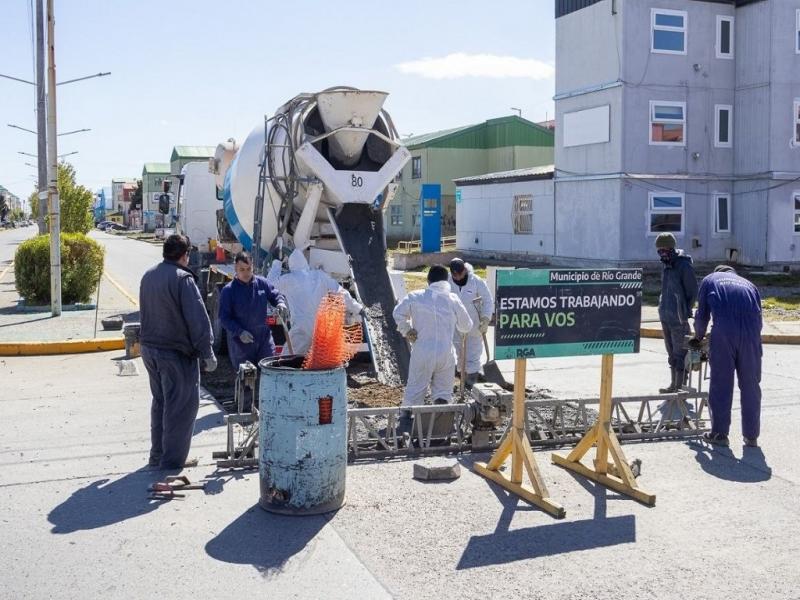 Obras en barrios y arterias claves de Río Grande