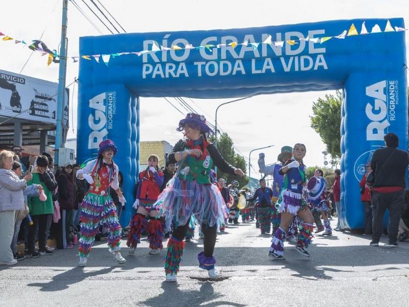 R�o Grande se visti� de Carnaval con m�s de 500 artistas de la provincia 