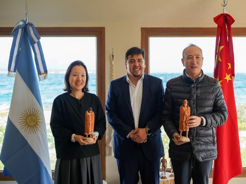 Tolhuin recibi� por primera vez la visita de la Embajada de China 