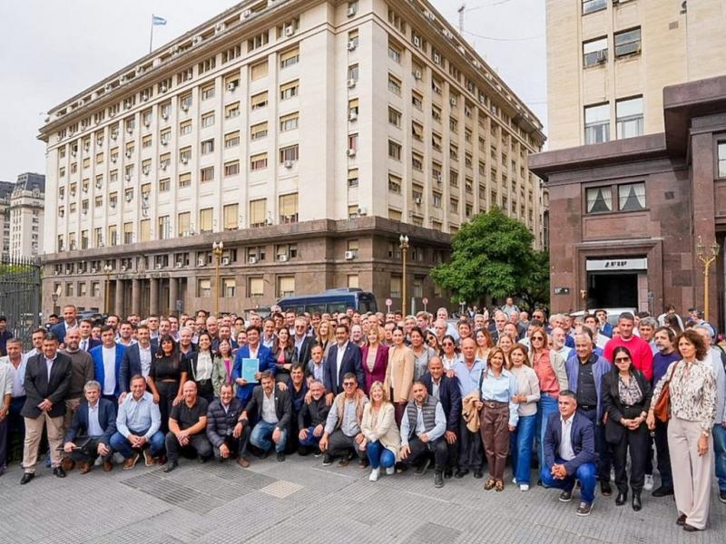 Reclamo al Ministerio de Econom�a por fondos y obras paralizadas