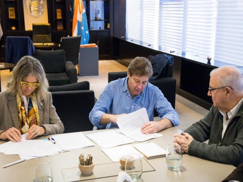 Tierra del Fuego y SENASA firman un convenio estrat�gico para transformar a la provincia en el Polo Acu�cola Austral 