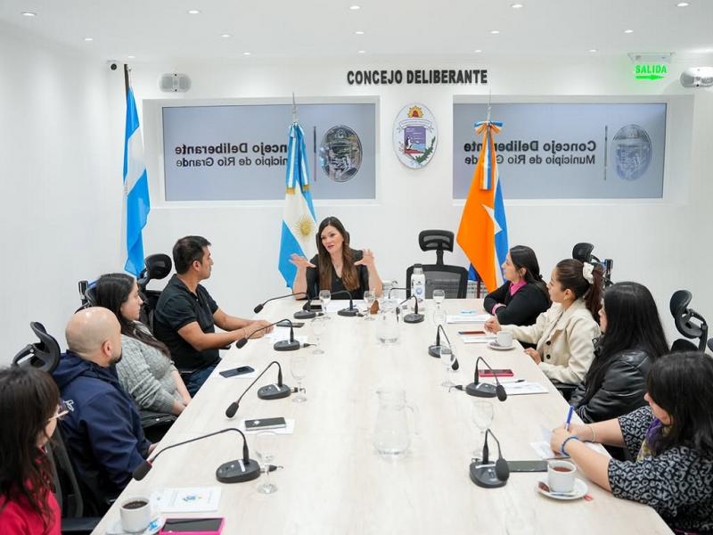 Zamora recibi� a alumnos del CENT 35 