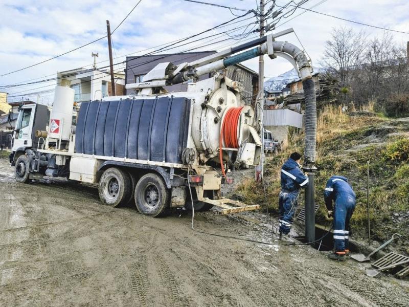 Realizan tareas preventivas y de mantenimiento en el sistema pluvial 