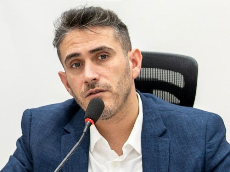 Ybars propone eliminar las multas por estacionamiento medido 