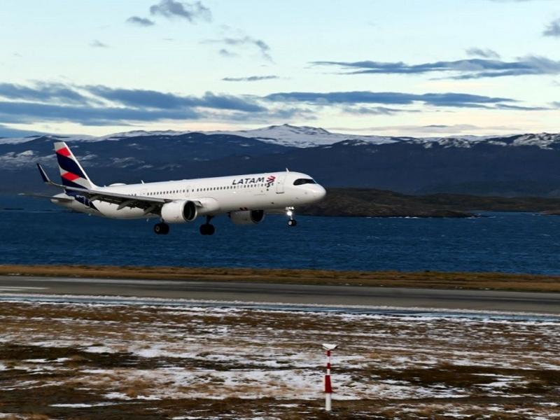 LATAM Airlines Brasil concret� su primer vuelo directo a Ushuaia 