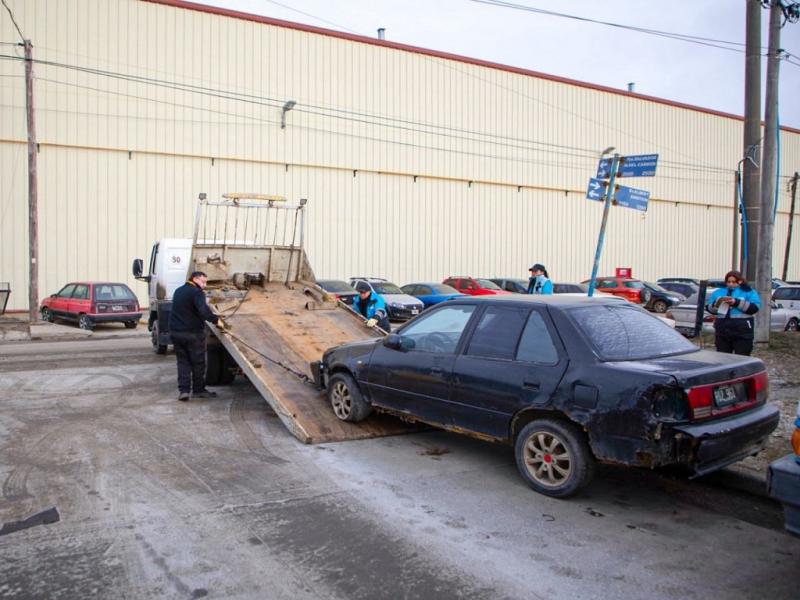 Avanza el retiro de chatarra y veh�culos abandonados en la v�a p�blica 
