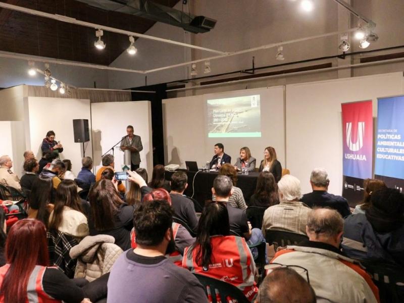 La Municipalidad de Ushuaia llev� adelante en la Casa de la Cultura la presentaci�n del �II Plan Local de Acci�n Clim�tica� 
