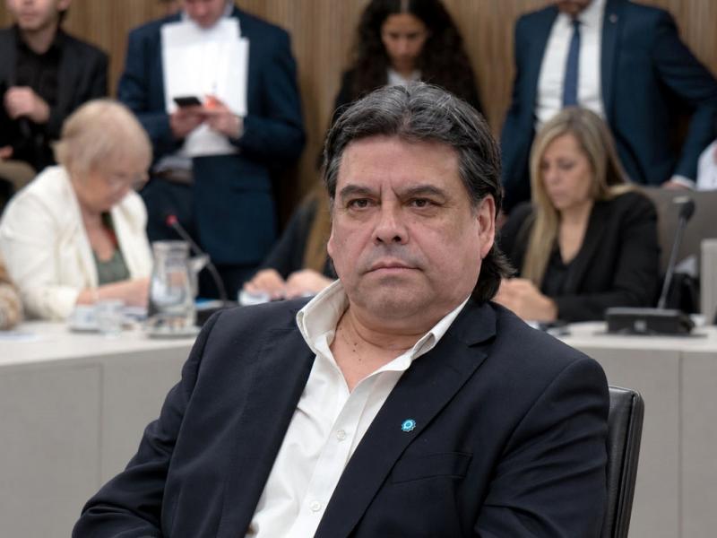 Araujo insiste con una mesa de di�logo para resolver la intervenci�n del Puerto de Ushuaia 