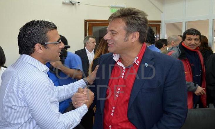 Martn Gandolfo (izq.) saludando al Presidente de la Comisin N 3 Jorge Lechman (MPF)