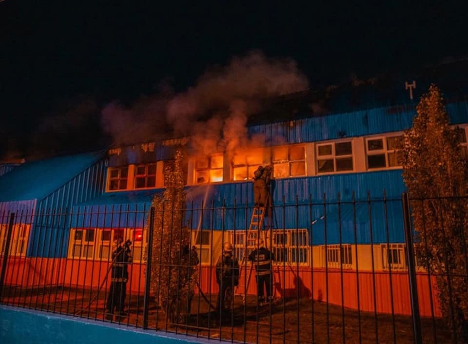 En este edificio funciona en el turno maana la Escuela N 20, mientras que por la tarde lo hace la Escuela N 26. Asisten a este edificio ms de 500 alumnos. Foto: www.lalicuadoratdf.com.ar 