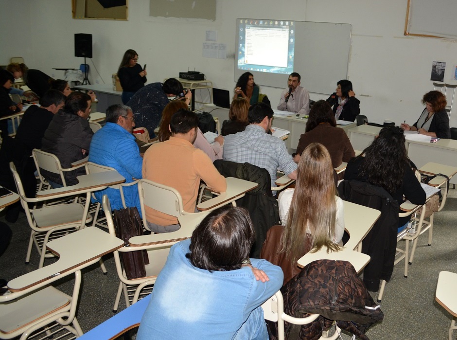 La Concejal Miriam Mora seal que, la intencin de trasladar la reunin a la UNTDF busca explicar la Ordenanza de Cultivo de Canabbis Municipal para uso medicinal para tratar de eliminar el tab que existe sobre el tema. 