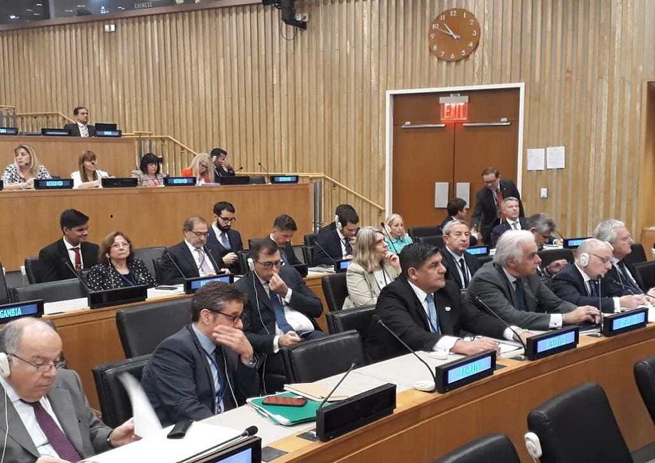 Cabe recordar que suman 34 las resoluciones adoptadas sobre el tema en el Comit Especial de Descolonizacin de las Naciones Unidas, adems de las 11, aprobadas por la Asamblea General. 