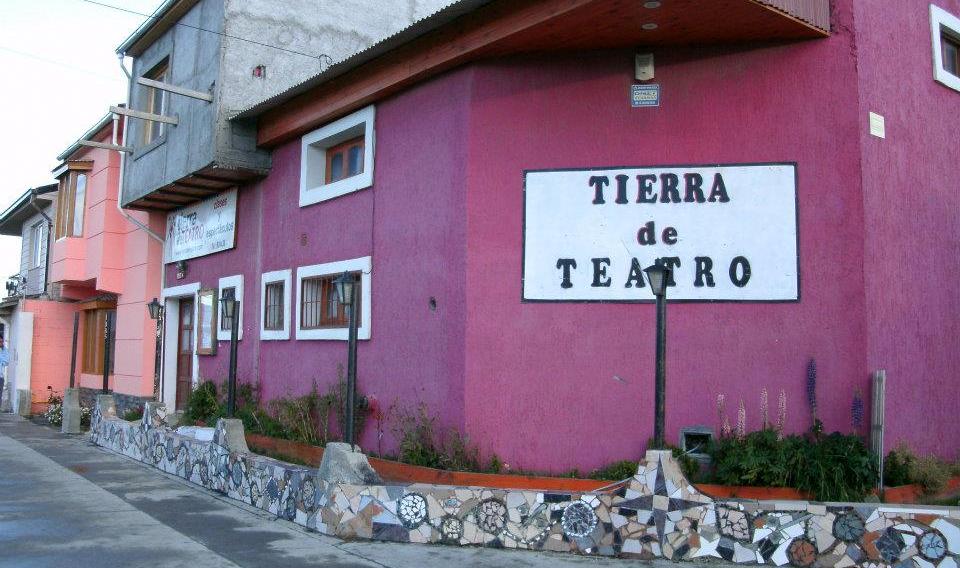 La organizacin logr que las obras giren en la provincia, por eso habr funciones en Ushuaia, Tolhuin y Ro Grande. En Ro Grande los escenarios sern adems de Tierra de Teatro, la Casa de la Cultura y Dionisio Teatro.