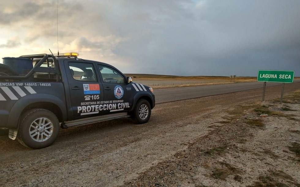 Con respecto a la circulacin en el sector de circunvalacin y Ruta Provincial N 5, se comunica que permanece un mvil policial para controlar el trnsito por la escasa visibilidad. Se solicita a los conductores circular con mxima precaucin. 