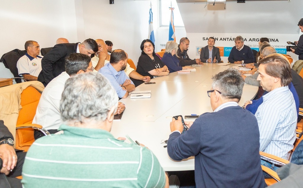 El Secretario de Malvinas, Antrtida y Atlntico Sur de Nacin, Daniel Filmus, comprometi su presencia en Tierra del Fuego durante la prxima Vigilia del 1 de abril por la noche.