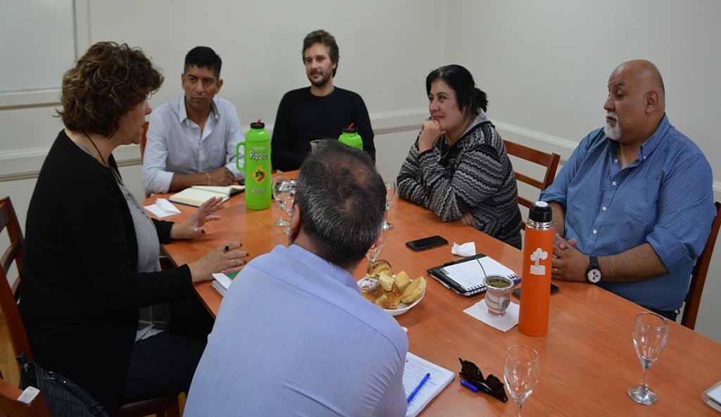 Miriam Mora, Diego Lassalle, Javier Calisaya y Walter Campos, recibieron en la sala de Comisiones del Concejo Deliberante a la Ministra de Desarrollo Humano de la provincia Vernica Gonzlez. 