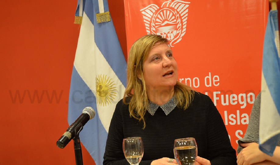 El hecho de lograr una meseta no quiere decir que no vayamos a tener ms casos. Hemos logrado algo muy importante, que es detener la velocidad de transmisin del virus, pero no el contagio, advirti la Dra. Judith Di Gilgio