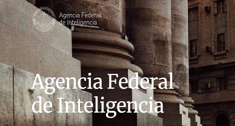 En la denuncia, Caamao haba remarcado que, en su calidad de Presidente de la Nacin, Macri fue el responsable de fijar los lineamientos estratgicos y objetivos generales de la poltica de inteligencia nacional