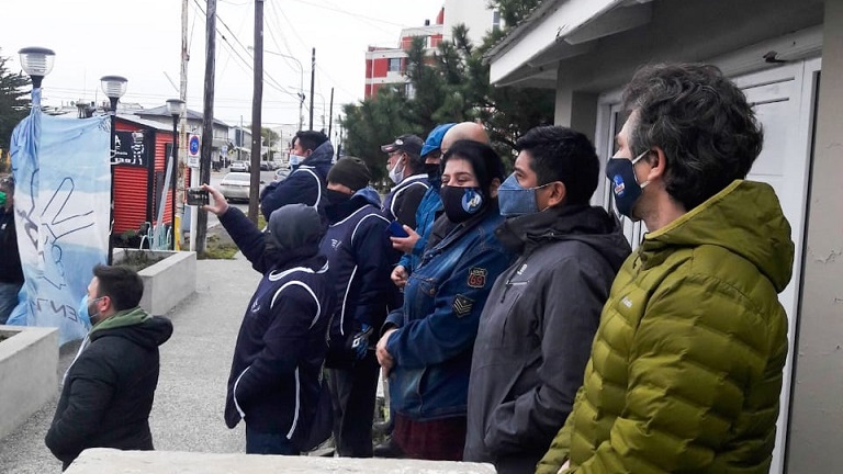 El sector textil viene sufriendo desde hace varios aos este tipo de situaciones, por eso nosotros instamos al dilogo entre ambas partes para que haya una solucin favorable para los trabajadores, seal el Concejal Walter Campos.