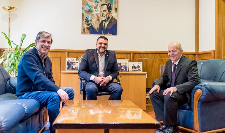 La reunin con el Intendente y el Senador nacional fue para abordar trabajos en conjunto con el Municipio y ayudarnos entre todos, destac Csar Colantonio, recientemente designado titular de la UDAI Ushuaia del Anses.