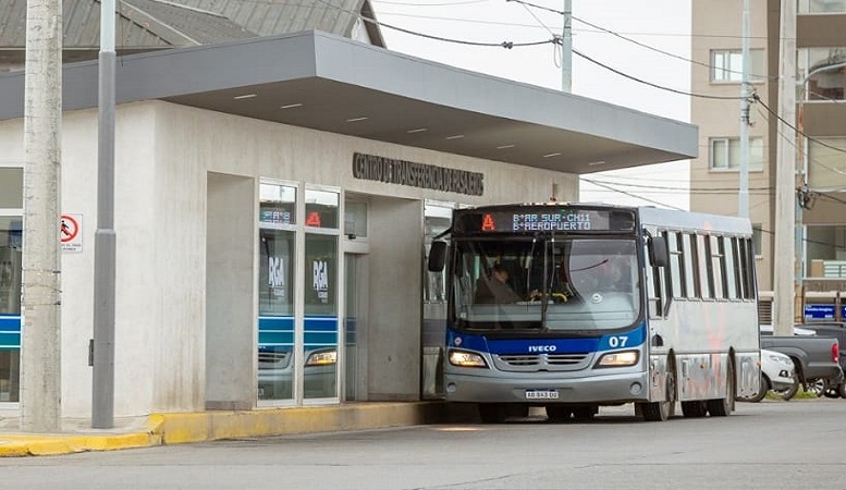 Hemos informado a la empresa concesionaria del transporte pblico de pasajeros, como as tambin a las asociaciones y agencias de taxis y remis, el estricto cumplimiento de esta norma