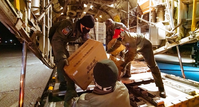 El vuelo es una nueva tarea conjunta entre la Provincia y la Nacin en el marco de las acciones sanitarias tendientes a responder a los requerimientos de la poblacin en el marco de la pandemia por el COVID-19.