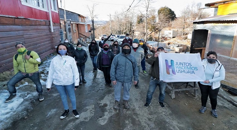 Tejiendo Lazos se cre con el fin de unir el trabajo de la comunidad para la confeccin de abrigo, juguetes didcticos y cuadernillos de actividades para nios y nias de toda la provincia en el contexto del Da de las Infancias.