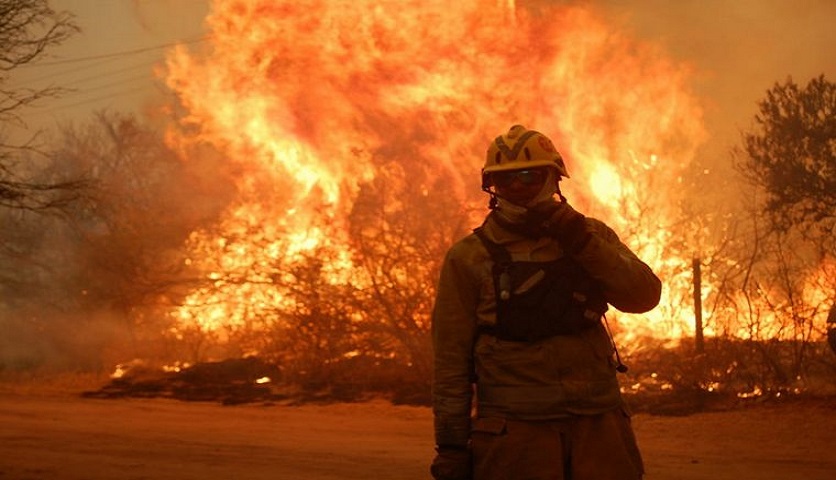 Ms de 150 personas debieron ser evacuadas por un incendio forestal que se registraba cerca de la localidad cordobesa de Capilla del Monte, en el departamento de Punilla, en la zona el cual era descrito por las autoridades como descontrolado.