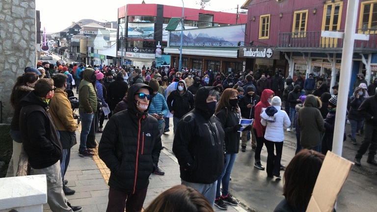 Desde el COE apelamos a la prudencia y responsabilidad de estos sectores y toda la comunidad, entendiendo que no sirve de nada hacer una manifestacin con cientos de personas todas juntas, resaltaron los Profesionales. 