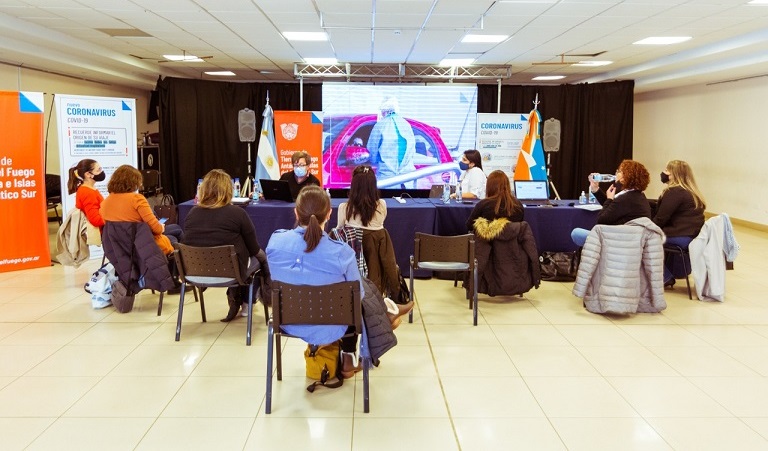 Hay que pensar otras estrategias que nos cuidan, sobre todo a personas adultas mayores o con factores de riesgo, resalt el Coordinador del rea de Vigilancia de la Salud de la Direccin Nacional de Epidemiologa, Carlos Giovacchini. 