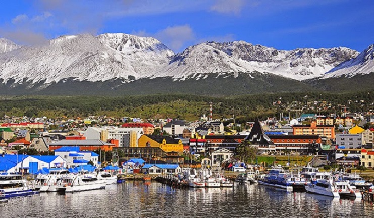 En nombre del Gobierno de la provincia, les deseo a todos ustedes, a todos los ushuaienses, muy feliz aniversario, indic el Gobernador Gustavo Melella con motivo del aniversario de la fundacin de la ciudad de Ushuaia.  