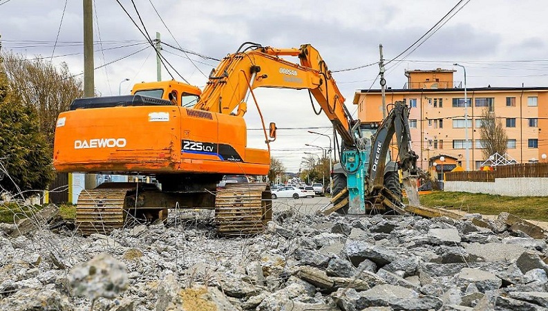 La obra incluye tambin la puesta en valor del histrico BIM N 5, con una intervencin urbana que sumar una senda peatonal y bicisendas para que los vecinos y las vecinas puedan aprovechar de actividades al aire libre. 