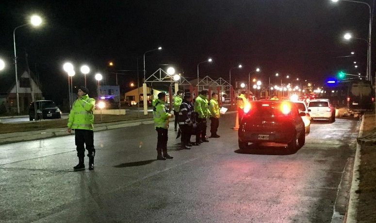 Diego Carol asegur que, los controles sern muy rigurosos y se dar intervencin a la Justicia en los casos de aquellas personas que circulen sin justificacin. Foto: tiempofueguino.com. 