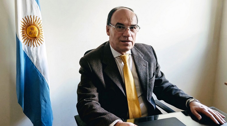 Es una gran satisfaccin que el Senado haya aprobado por unanimidad estos dos proyectos en lo que, entiendo, es una muestra clara de que es posible avanzar juntos, oposicin y oficialismo, remarc el Senador Pablo Blanco.