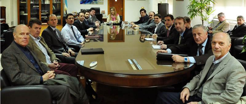 La Ministra de Industria, Dbora Giorgi, recibi en su despacho, a industriales argentinos proveedores de bienes y servicios para el sector de petrleo y gas