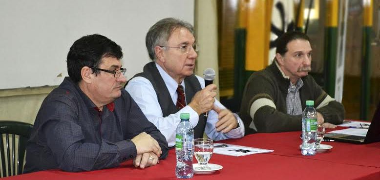 Francisco lvarez (izq.), Mario Ferreyra (ctro.) y Omar Duarte (der.),  directivos de la UTN Facultad Regional Ro Grande