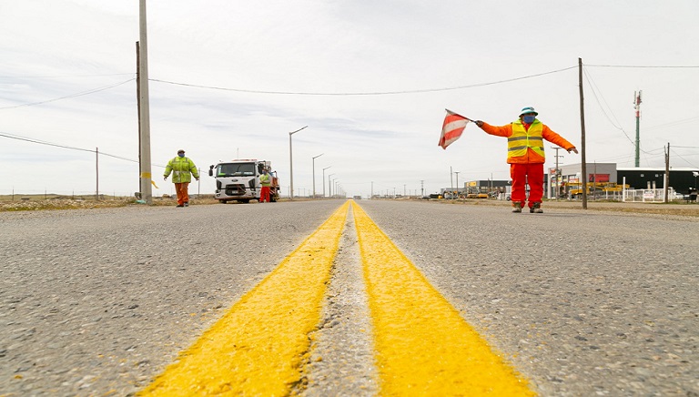 Esta es la zona de trnsito ms rpida, por eso tiene todo lnea amarilla, no se permite el sobrepaso, corresponde hacerlo hasta la otra interseccin con circunvalacin; es la zona donde se han registrado ms accidentes, resalt Sandri.