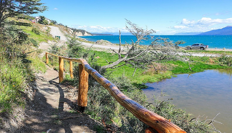 El rea Protegida es considerada tambin un santuario natural dado que es una de las reas de desove de trucha marrn y arcoris. Por su condicin de humedal, gran parte de la Reserva es un espejo de agua que alberga especies migratorias y autctonas.