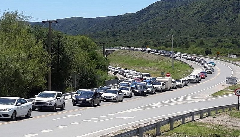 Las rutas de acceso a los principales lugares tursticos de la provincia de Crdoba estuvieron colapsadas durante sbado y domingo. 