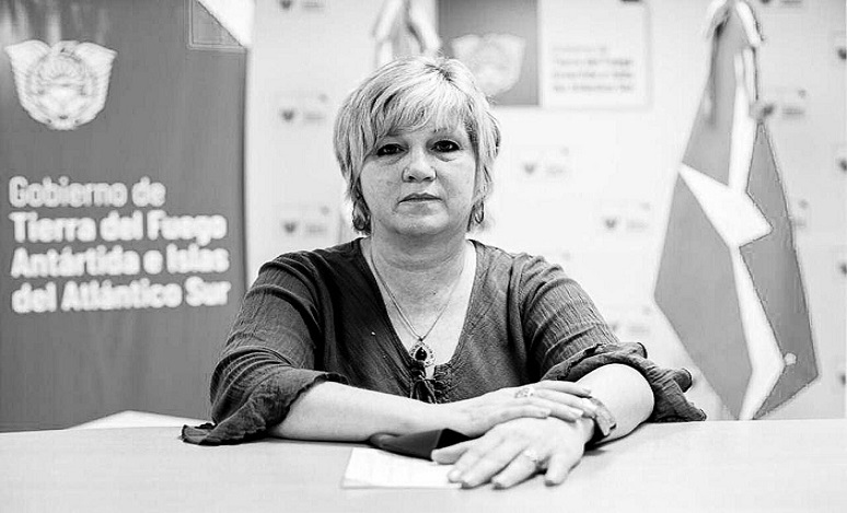 “Anita fue una gran luchadora en la vida y con su enfermedad, trabajando hasta el último día contra esta pandemia. Elevaremos una plegaria por su eterno descanso”, indicó el Gobernador de Tierra del Fuego, Gustavo Melella.
