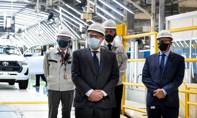 El Ministro Kulfas y el Presidente de Toyota Argentina visitaron la planta en Zrate. 