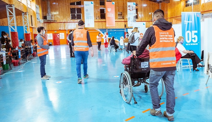 En Tierra del Fuego se estarn recibiendo 1.800 dosis para poder continuar con el plan de inmunizacin para combatir el COVID-19, principalmente a los adultos mayores y grupos de riesgo.